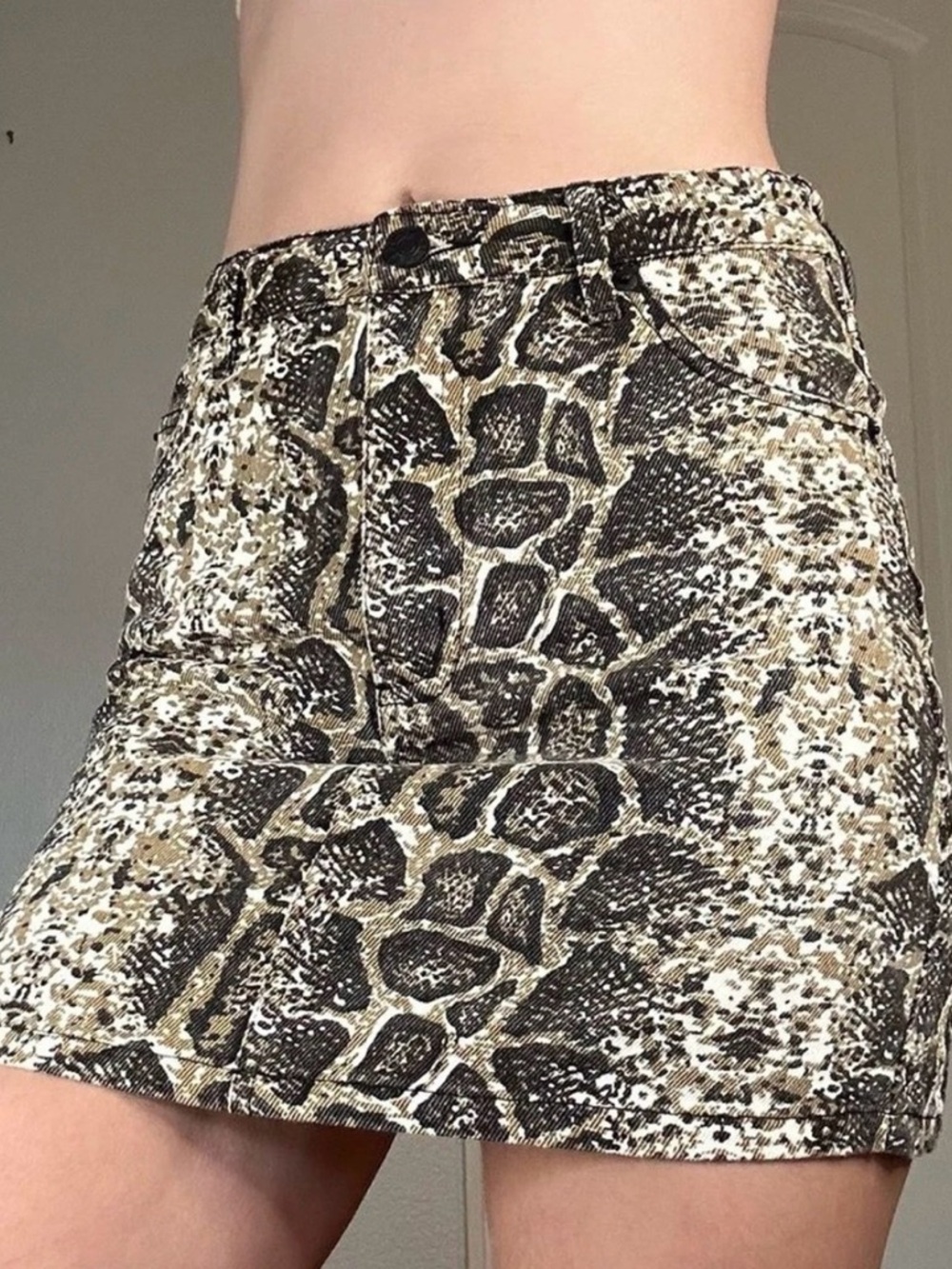 Signature 8 snake skin print mini skirt size large NWOT